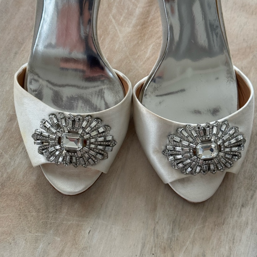 Badgley Mischka Ivory Satin Heels with Jewel Accents 7.5 - Picture 3 of 7